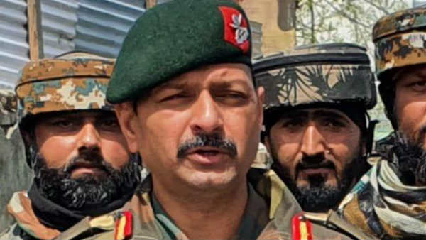 कर्नल का फोन था आतंकियों के पास