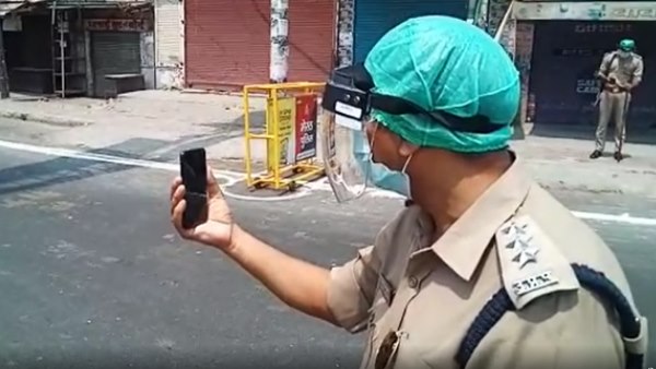 corona warriors Policeman gets emotional while talking to children on video calls corona warriors Policeman gets emotional while talking to children on video calls
