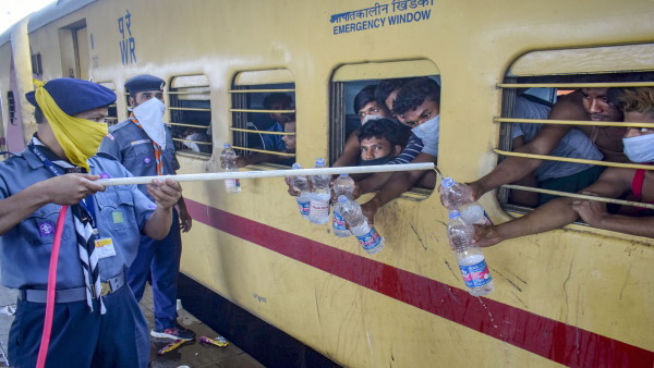 देश में सबसे अधिक 65,168 संक्रमित महाराष्ट्र में