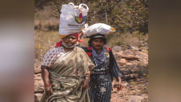 गरीबों की मदद का उठाया जिम्मा