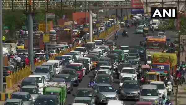 Traffic congestion at Delhi-Ghaziabad border near Ghazipur Traffic congestion at Delhi-Ghaziabad border near Ghazipur