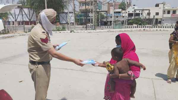 दो गर्भवती महिलाएं और दो मासूम बच्चे भी थे शामिल