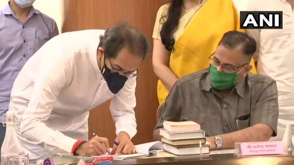 ठाकरे के दोनों बेटे उनपर निर्भर नहीं