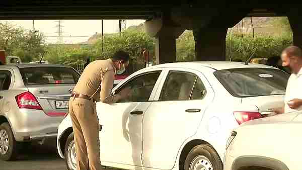 Heavy traffic at Delhi-Ghaziabad border Heavy traffic at Delhi-Ghaziabad border