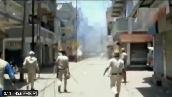 Watch Video: clash erupts between migrant workers and gujarat police in Surat during covid 19 lockdown Watch Video: clash erupts between migrant workers and gujarat police in Surat during covid 19 lockdown