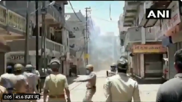 Watch Video: clash erupts between migrant workers and gujarat police in Surat during covid 19 lockdown Watch Video: clash erupts between migrant workers and gujarat police in Surat during covid 19 lockdown