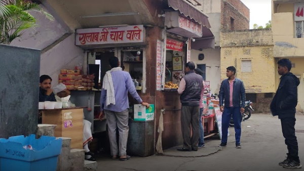 रोजाना 200 गरीबों को चाय-नाश्ता