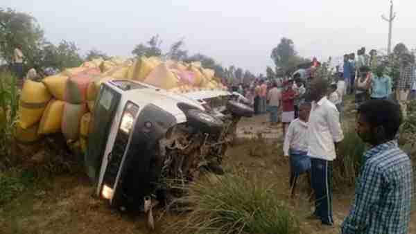 Three friends died in a road accident in Hardoi Three friends died in a road accident in Hardoi
