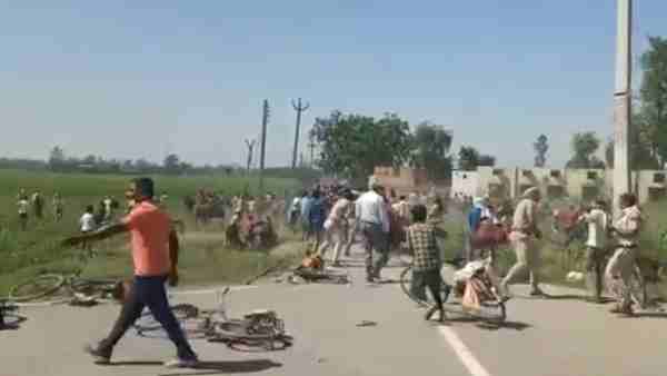 migrant workers jammed the national highway In Yamunanagar then police lathi-charged migrant workers jammed the national highway In Yamunanagar then police lathi-charged