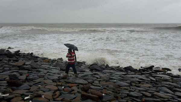 हिंद महासागर के अंदर दो हिस्सों में बंट रही है धरती