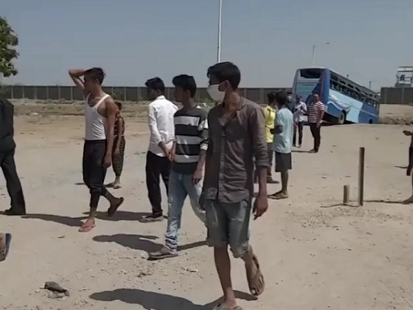Watch video: migrant workers violence at jamnagar, break bus glass and door Watch video: migrant workers violence at jamnagar, break bus glass and door