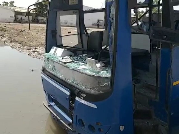 Watch video: migrant workers violence at jamnagar, break bus glass and door Watch video: migrant workers violence at jamnagar, break bus glass and door