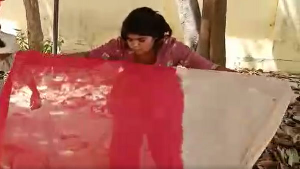 Daughter used scarf to lay the body of father Daughter used scarf to lay the body of father