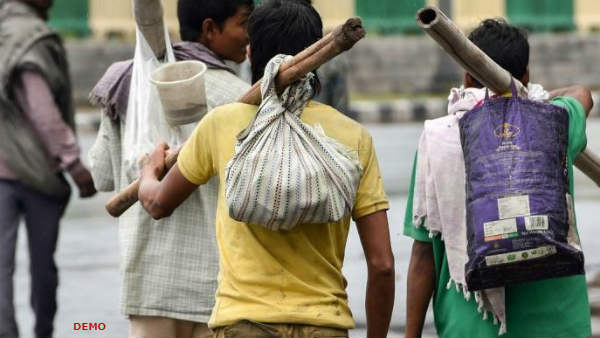 पश्चिम बंगाल ले जाने के नाम पर ड्राइवर ने मजदूरों से लिए 1 लाख 40 हजार पश्चिम बंगाल ले जाने के नाम पर ड्राइवर ने मजदूरों से लिए 1 लाख 40 हजार