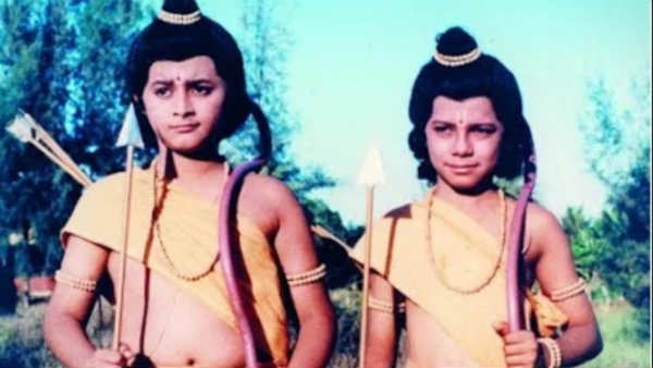 भवनाओं का आवेग आंसुओं की धार में बाहर निकल पड़ता है