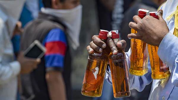 plosions liquor, death due to drinking plosions liquor, plosions liquor in prayagraj, 4 dead in prayagraj after drinking plosions liquor, uttar pradesh, prayagraj, liquor, उत्तर प्रदेश न्यूज, प्रयागराज न्यूज, देशी शराब, जहरीली शराब, जहरीली शराब पीने से मौत, प्रयागराज में जहरीली शराब पीने से 4 लोगों की मौत, यूपी में जहरीली शराब, उत्तर प्रदेश, प्रयागराज, शराब plosions liquor, death due to drinking plosions liquor, plosions liquor in prayagraj, 4 dead in prayagraj after drinking plosions liquor, uttar pradesh, prayagraj, liquor, उत्तर प्रदेश न्यूज, प्रयागराज न्यूज, देशी शराब, जहरीली शराब, जहरीली शराब पीने से मौत, प्रयागराज में जहरीली शराब पीने से 4 लोगों की मौत, यूपी में जहरीली शराब, उत्तर प्रदेश, प्रयागराज, शराब