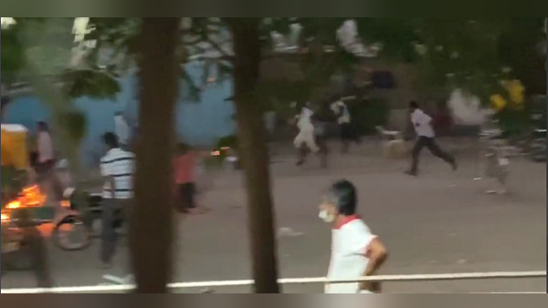 Watch video: liquor selling in red zone of ahmedabad in lockdown, drunken-men ignoring social distancing Watch video: liquor selling in red zone of ahmedabad in lockdown, drunken-men ignoring social distancing