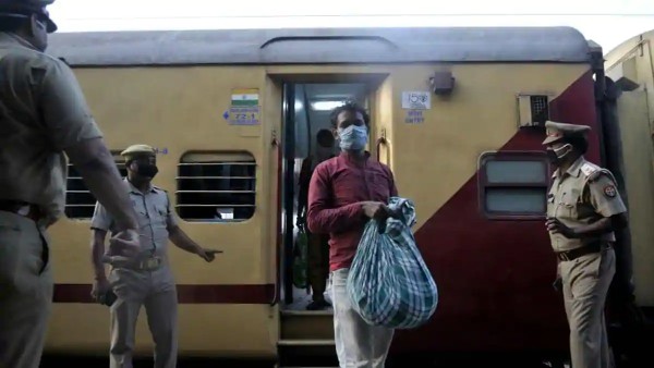 मुख्यमंत्रियों को चिंता है कि अगर प्रवासी मजदूर को छुट्टी दे दी गई तो