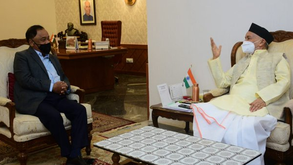 Maharashtra Former CM Narayan Rane meets Governor Koshyari demands for imposition of President rule Maharashtra Former CM Narayan Rane meets Governor Koshyari demands for imposition of President rule