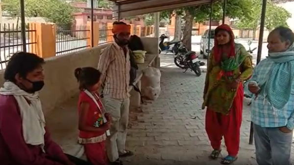 Accident happened with labour family on etawah border Accident happened with labour family on etawah border