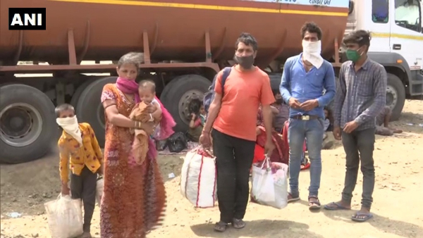 भोपाल में एक ट्रक वाले ने की मदद