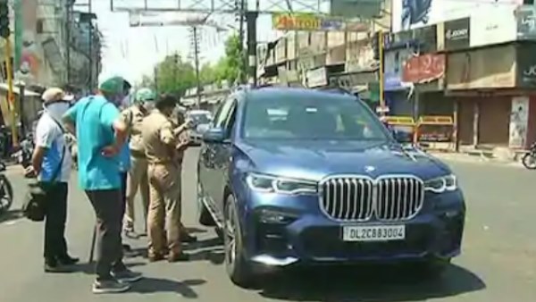 सब्जी और दवा लेने का बहाना
