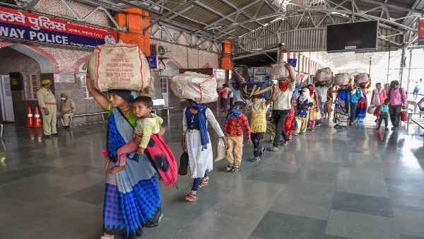 23 लाख प्रवासी मजदूर लौट चुके हैं यूपी
