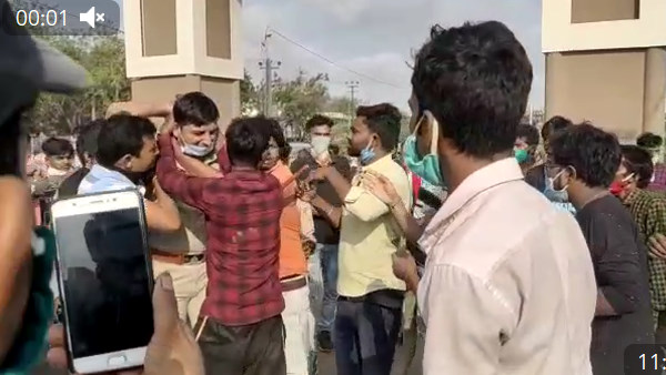 एसपी बलराम मीणा को भी निशाना बनाया गया