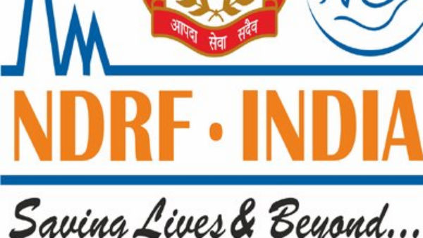 मुंबई के कांदिवली में घर की दीवार गिरने से पांच लोग दबे, बचाव अभियान जारी मुंबई के कांदिवली में घर की दीवार गिरने से पांच लोग दबे, बचाव अभियान जारी