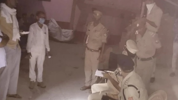 शोर मचाने से नाराज पिता ने की बटियों की हत्या