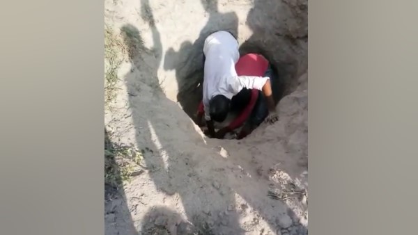 दो बहनों की संदिग्ध परिस्थितियों में हो गई थी मौत