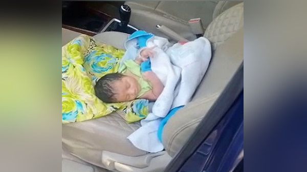 One day baby distressed after being mother Covid-19 positive, no one came forward for treatment One day baby distressed after being mother Covid-19 positive, no one came forward for treatment