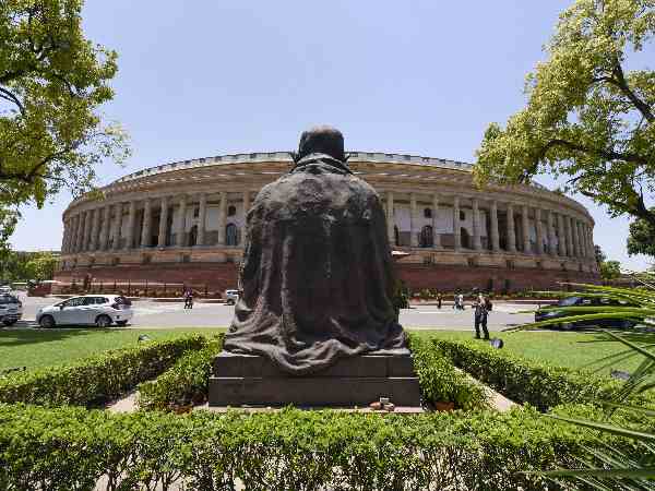 3 मई को खोली गई थी संसद