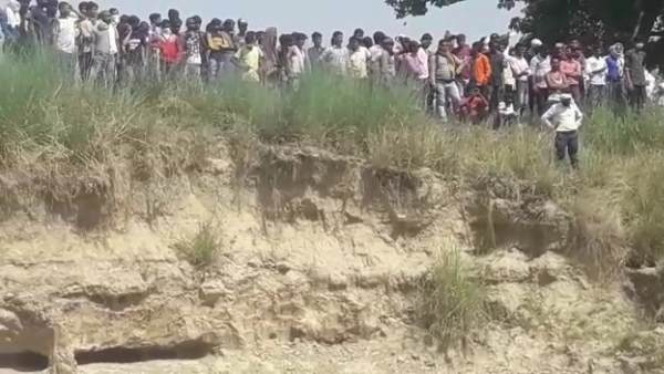Two girls killed as soil mound collapse in kaushambi Two girls killed as soil mound collapse in kaushambi