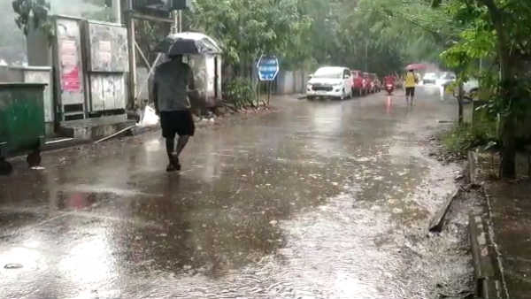 पश्चिम बंगाल के बाद अब इन राज्यों पर मंडराया तेज बारिश और तूफान का खतरा, IMD ने किया अलर्ट पश्चिम बंगाल के बाद अब इन राज्यों पर मंडराया तेज बारिश और तूफान का खतरा, IMD ने किया अलर्ट