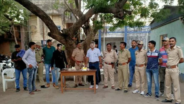 Watch video: In junagarh, policemen celebrate birthdays in police station without social distancing amidst lockdown Watch video: In junagarh, policemen celebrate birthdays in police station without social distancing amidst lockdown