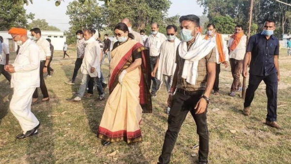 मंत्री रेणुका सिंह ने अधिकारियों को लगाई फटकार