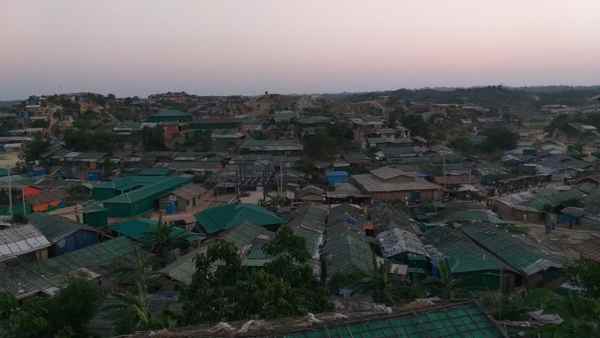 बांग्लादेश को दशकों पीछे ढकेल सकता है कोरोना
