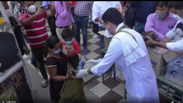 मेला लगा है, लोन ले जाओ बाद में चुका देना