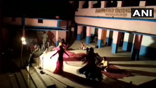 Dance program in quarantine center in Samastipur Dance program in quarantine center in Samastipur