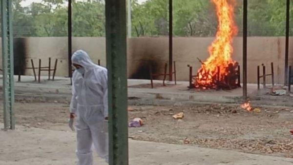 man shocked before cremation of his corona positive son man shocked before cremation of his corona positive son