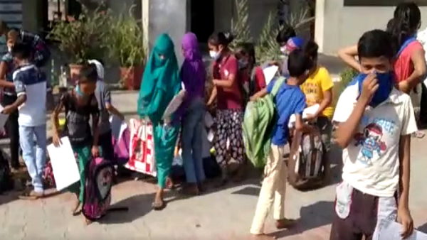लॉकडाउन के बावजूद खोल दिया स्कूल