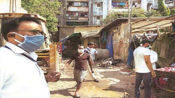 महाराष्ट्र के बाद गुजरात के अहमदाबाद शहर में भी स्थिति विकट है