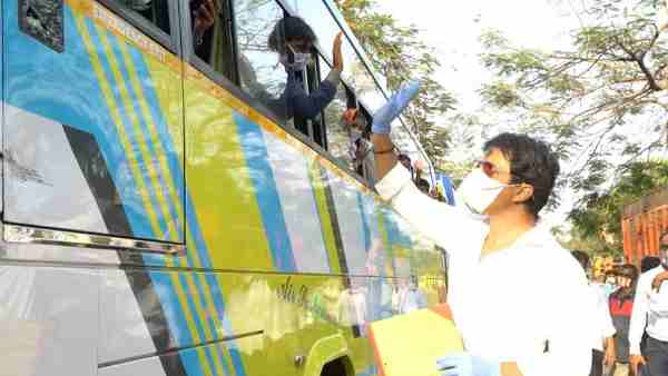 रोज 45 हजार लोगों को खिलाया खाना