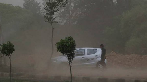 Thunderstorm with rain & gusty wind of speed 20-40 kmph would occur in UP Thunderstorm with rain & gusty wind of speed 20-40 kmph would occur in UP