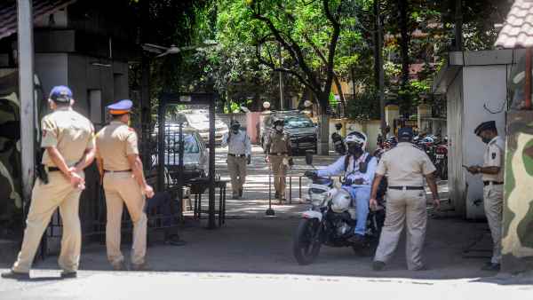 घर-घर जाकर लक्षणों की जांच करने को कहा