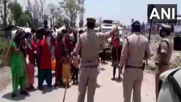 Nepali workers in Banbasa Champawat protest against Nepal Government Nepali workers in Banbasa Champawat protest against Nepal Government