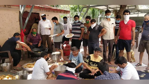 Surat, Vatika family served food of 36 thousand needy during lockdown Surat, Vatika family served food of 36 thousand needy during lockdown