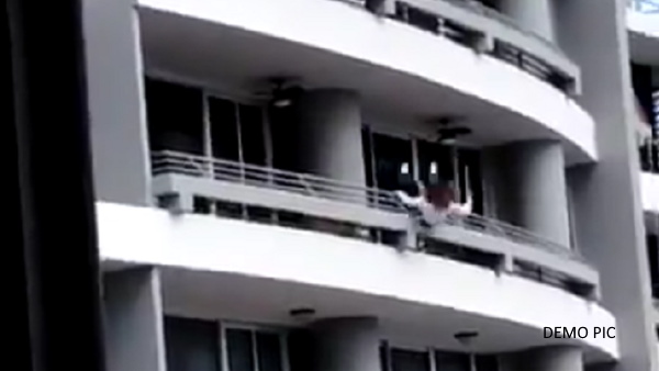 Woman dies falling from third floor while taking selfie Woman dies falling from third floor while taking selfie