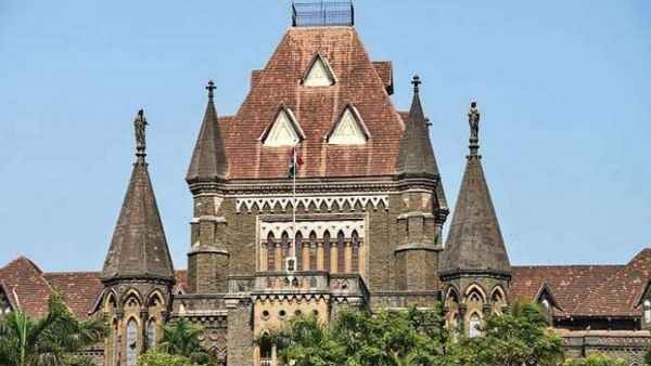 याचिकाकर्ताओं ने कहा कि पुलिस के सामने अटैक हुआ